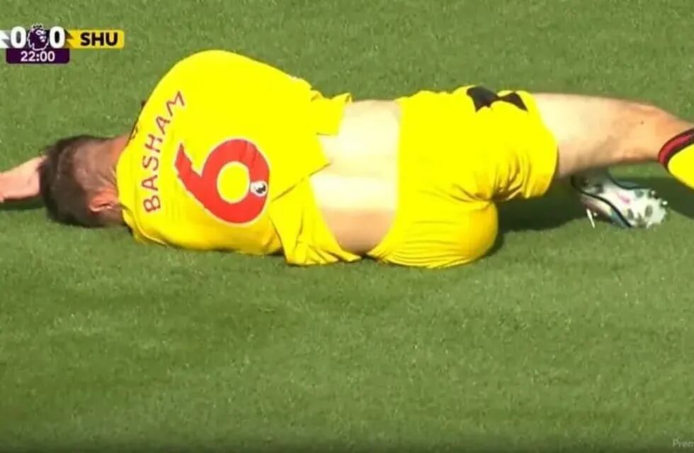 Chris Basham, capitán del Sheffield United, sufrió una tremenda lesión en el tobillo izquierdo. / Gentileza.