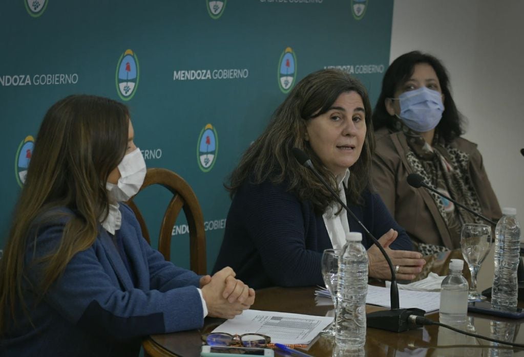 La ministra Ana Nadal en conferencia de prensa. Orlando Pelichotti / Los Andes