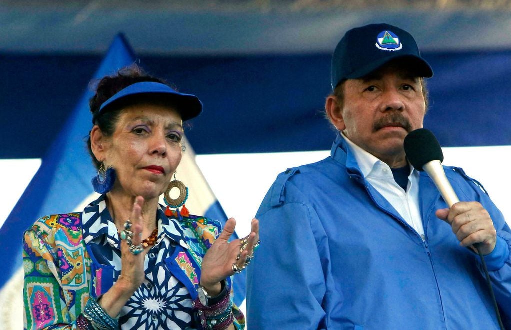 Nicaragua vive en un contexto de represión y persecución. En la foto, el presidente Daniel Ortega y su esposa.  