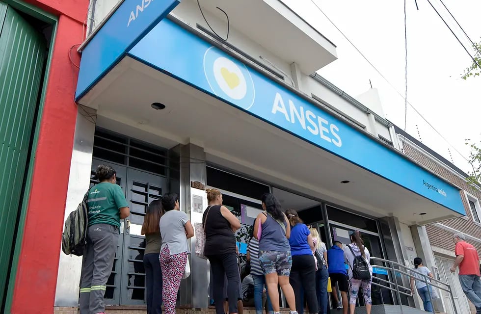 Nuevo “IFE” de $20.000: este es el requisito para cobrar los bonos de Anses - Foto: Orlando Pelichotti / Los Andes