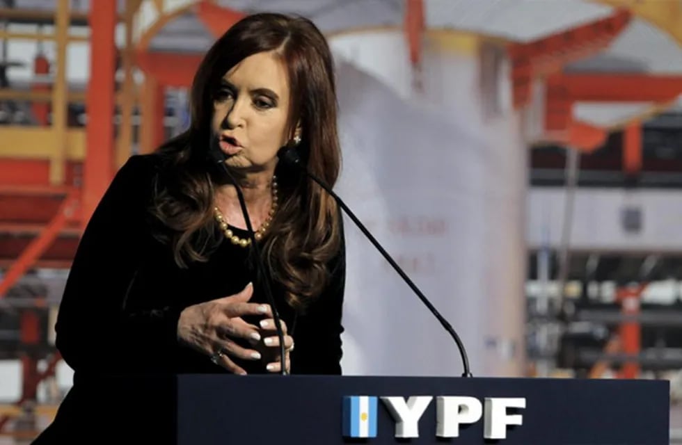 Cristina Kirchner durante el anuncio de expropiación de YPF.