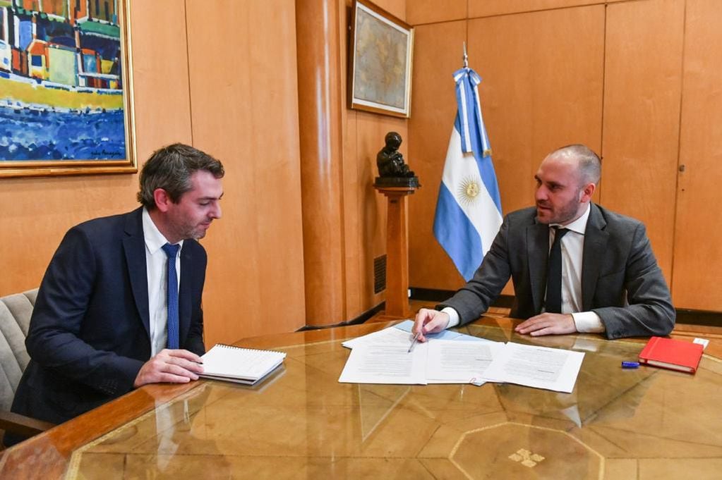 Guillermo Hang, nuevo secretario de Comercio Interior, con el ministro de Economía, Martín Guzmán. (Presidencia)