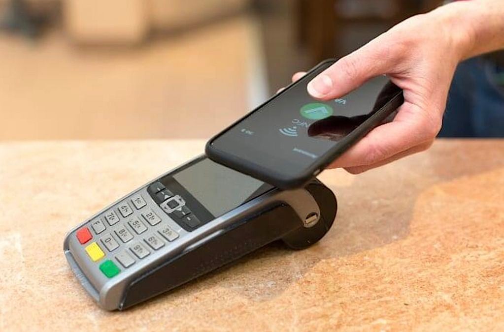 La tecnología NFC permite hacer pagos sin contacto, que es la función más usada.