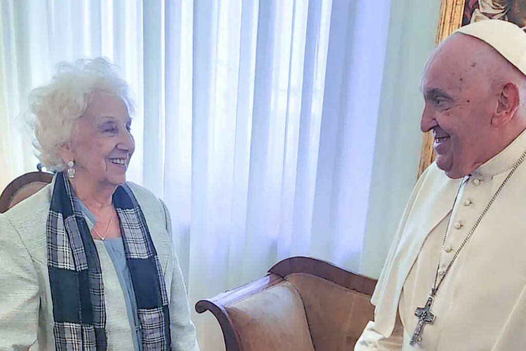 El Papa Francisco recibió a la titular de Abuelas de Plaza de Mayo, Estela de Carlotto, en el Vaticano