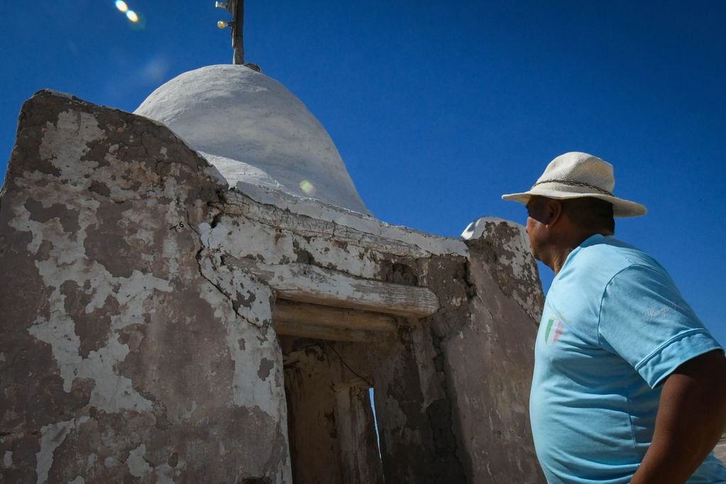 Desde hace tiempo la capilla sufre daños pero gracias a que la comunidad Huarpe ha realizado trabajos de apuntalamiento ha resistido mayores daños por el ultimo sismo de San Juan .