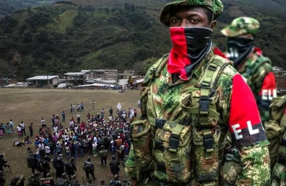 El ELN, Ejército de Liberación Nacional, acuerda con Gustavo Petro un diálogo por la paz en Colombia.