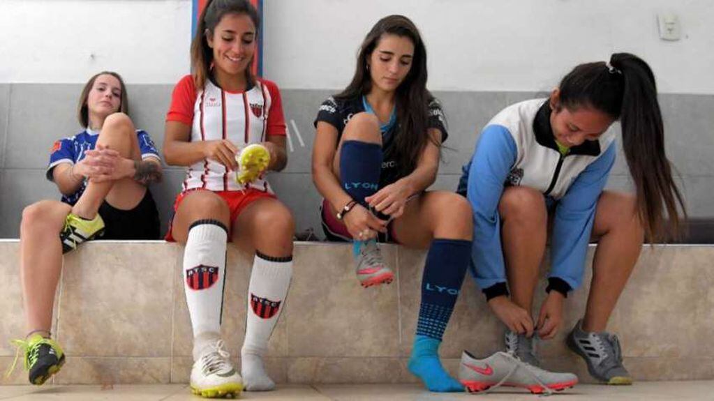 
    Fútbol Femenino. / LOS ANDES.
   