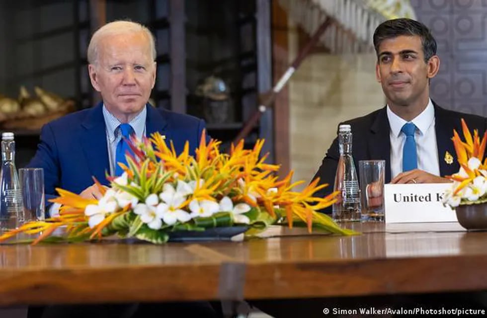 El presidente de EE.UU., Joe Biden, y el primer ministro de Reino Unido, Rishi Sunak, reunidos previo a la cumbre del G7 que se celebra en Hiroshima, Japón, para continuar con las sanciones a Rusia.