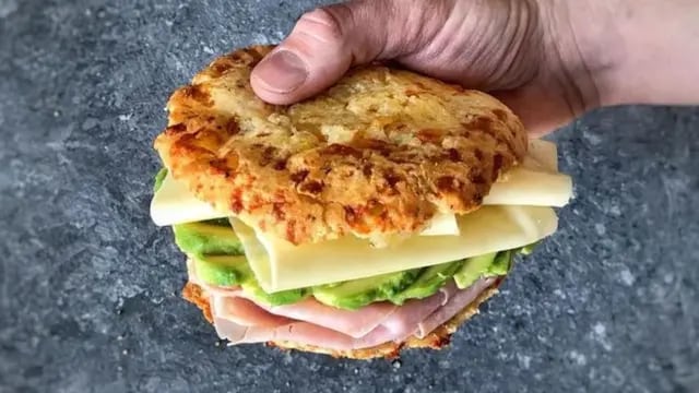 el mejor sándwich de chipá y jamón y queso