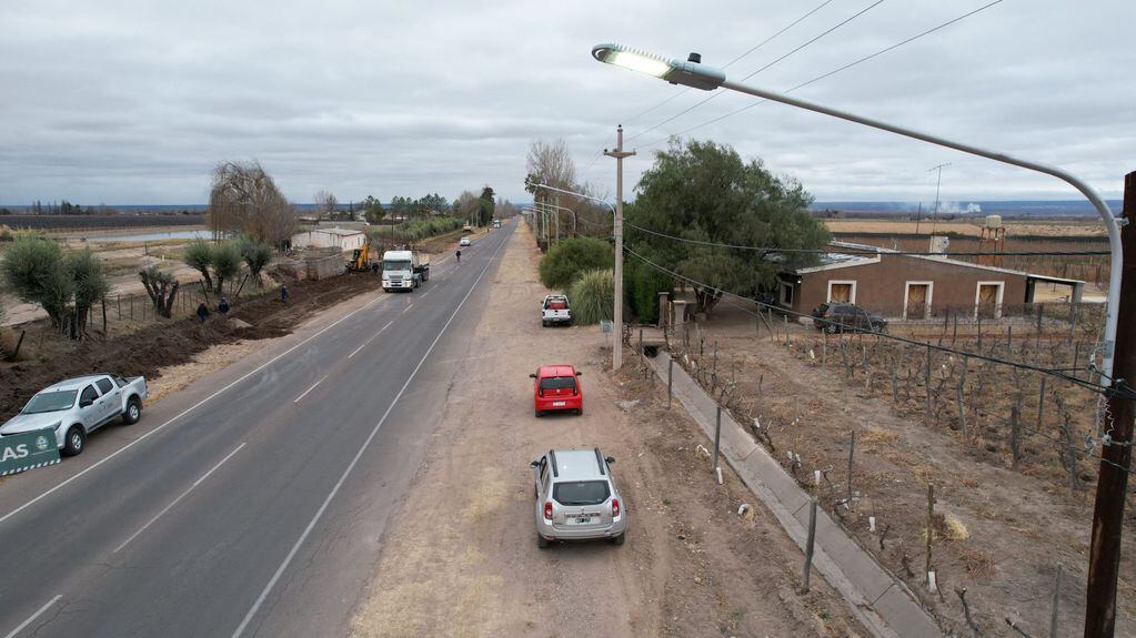 Vialidad Mendoza ya reconvierte más de 200 luminarias a LED en la Ruta Provincial 95 en San Carlos. Foto: