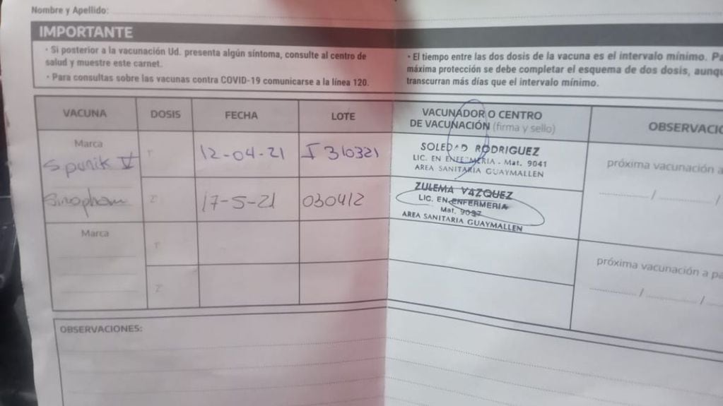 El carnet de vacunación que muestra que la mendocina fue inoculada con distintas dosis. Foto: Vía País.