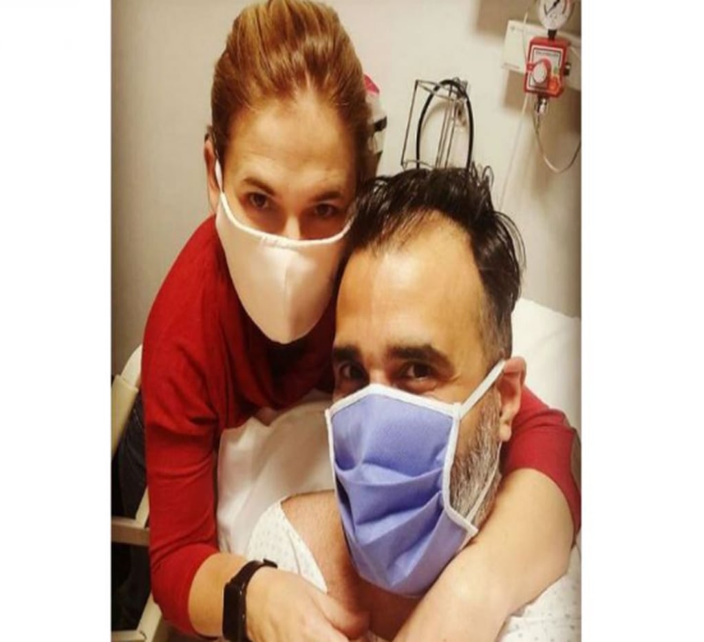 Fernanda Iglesias y su marido en el hospital.