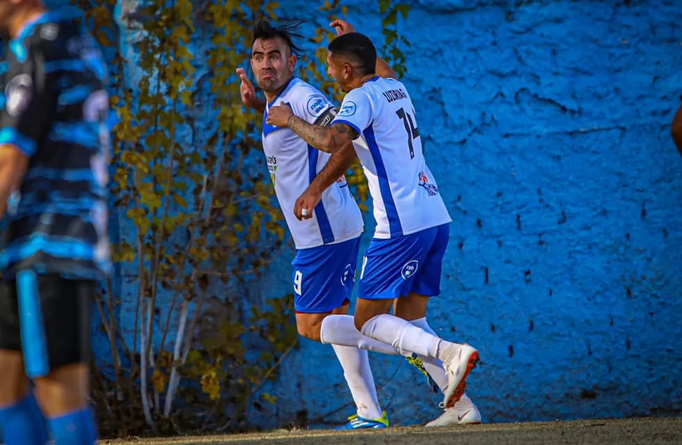 De la mano de David Pizarro (16 goles en el torneo), Luzuriaga sueña con meterse en el próximo Regional Amateur.