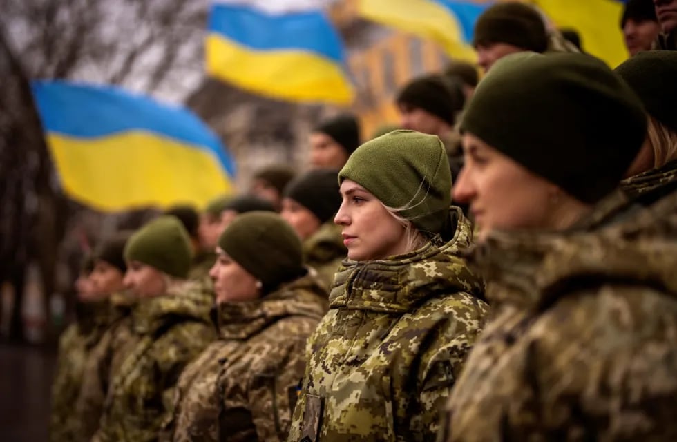 Ucrania quiere romper con Rusia, pero Putin amenaza con “agravar la situación”  (AP)