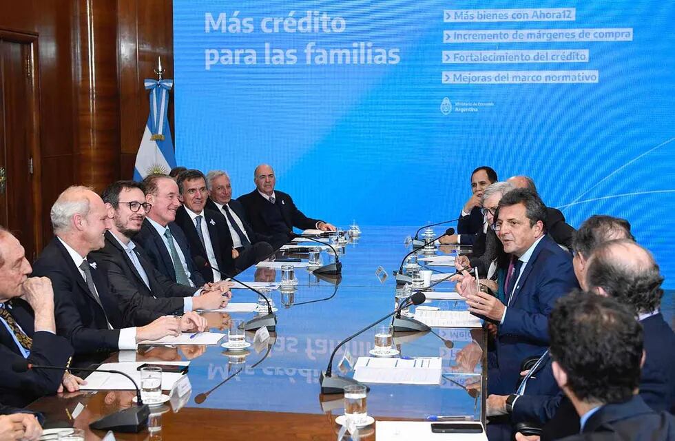 Sergio Massa Ministerio de Economía anunció medidas económicas sobre el aumento en los límites para la compra con tarjetas de créditos