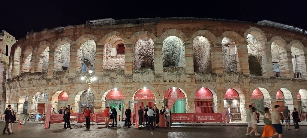 Fotos de noche con el Moto 40 Edge. Arena de Verona, al son de la Ópera italiana.