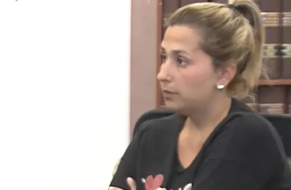 Daniela Mujica, la docente de 33 años acusada de grooming y acoso sexual a alumnos de 12 y 13 años. Foto: Captura Telenoche