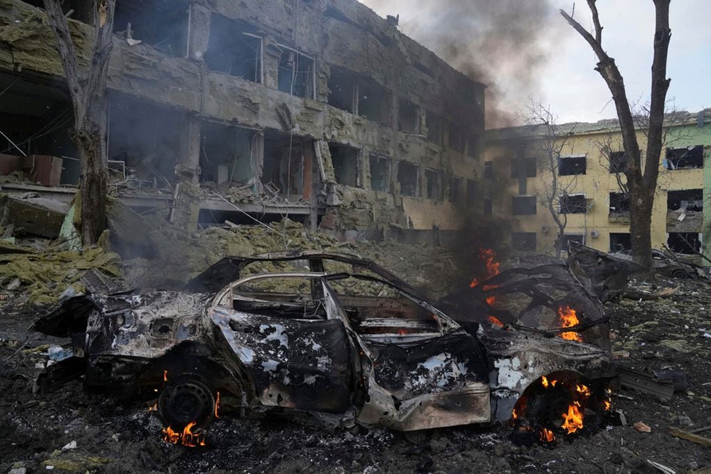 Así quedó el hospital de Mariúpol en Ucrania tras el bombardeo (AP).