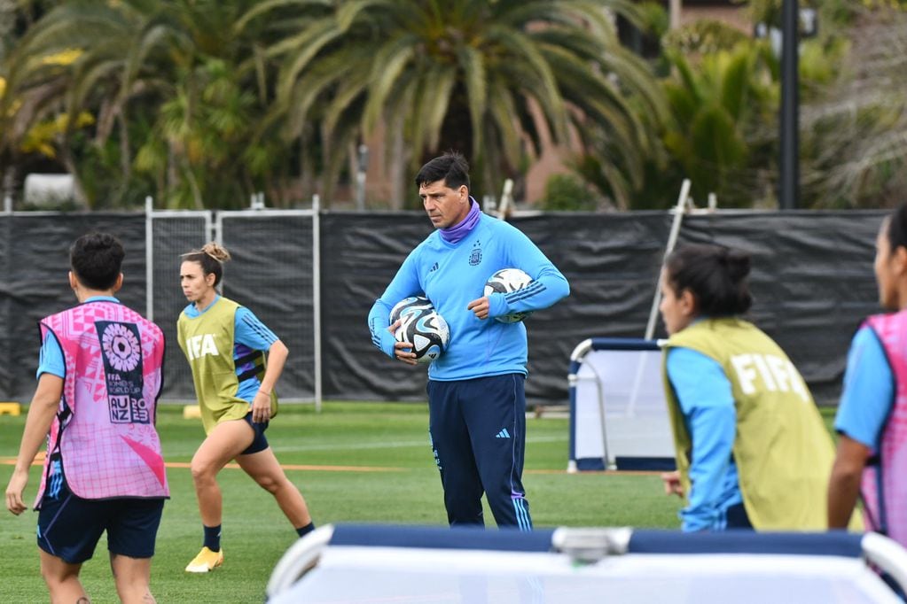 La Selección Argentina femenina entrenaron por primera vez en Auckland.