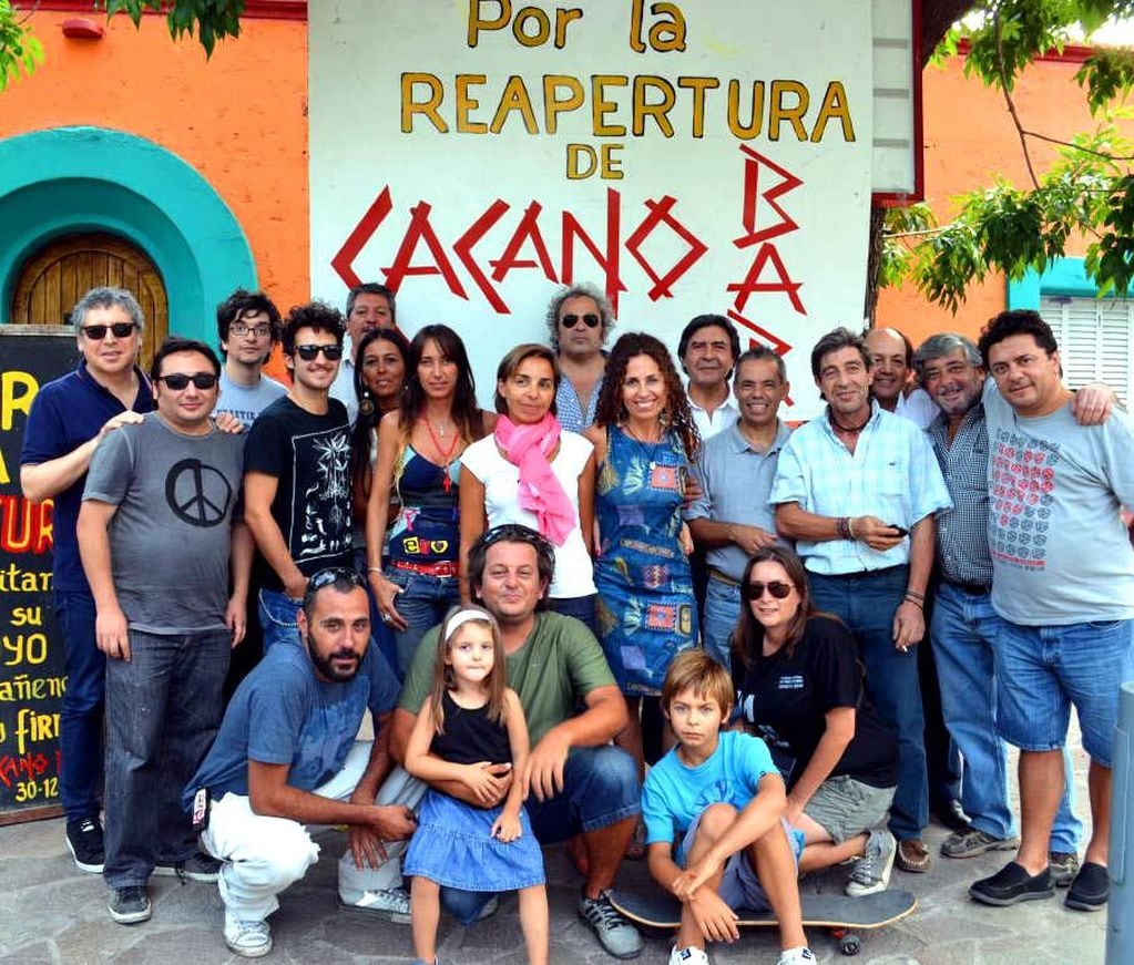 Músicos y amigos pidiendo la reapertura del mítico Cacano Bar en Chacras