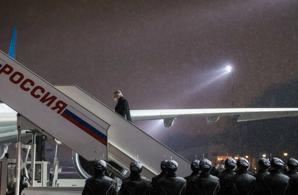 alberto fernández dejando Rusia para emprender su vuelo a China.
