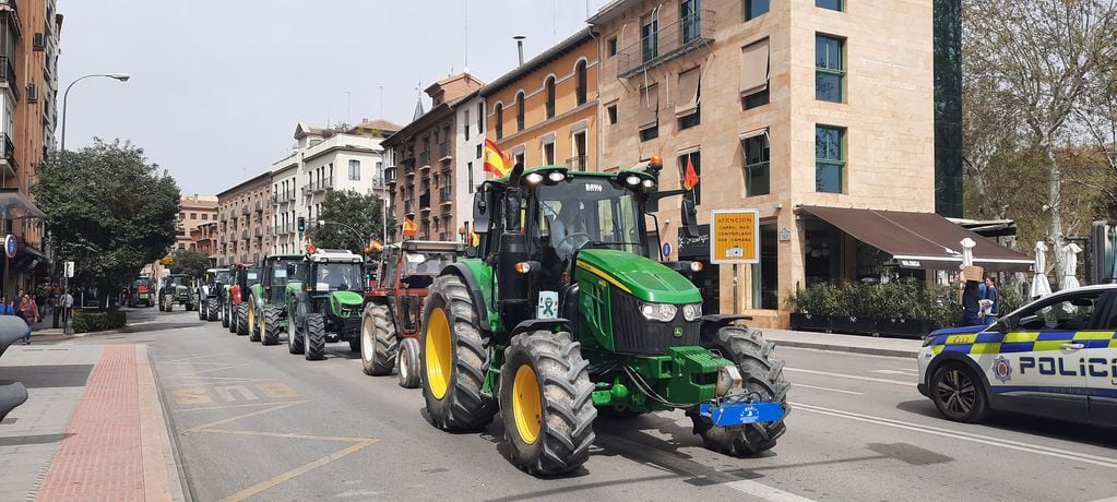 Desde principios de febrero, miles de productores europeos han salido a la calle, a pie o con sus tractores. 
Protesta del día 22 de marzo en Granada, España.
Foto: Mauricio Manini / Los Andes