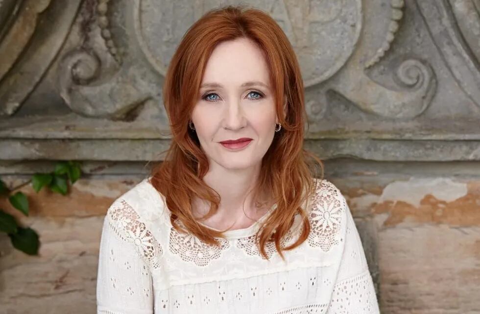 J.K. Rowling publicó una carta abierta en sus redes en la cual confesó que fue víctima de abusos sexuales y de violencia de género.