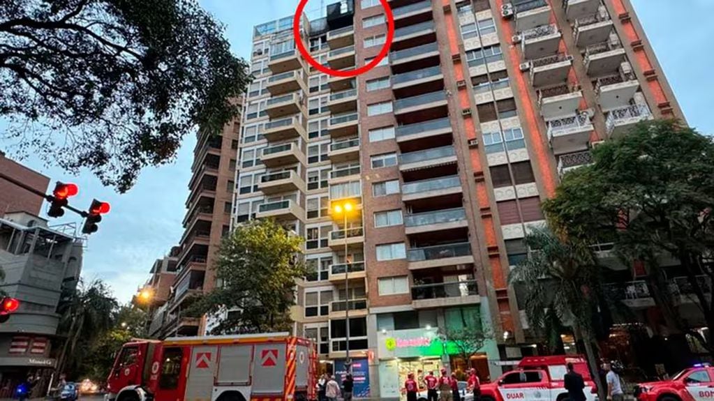 El incendio tuvo lugar en el departamento donde vivían tres estudiantes oriundos de Jujuy. 