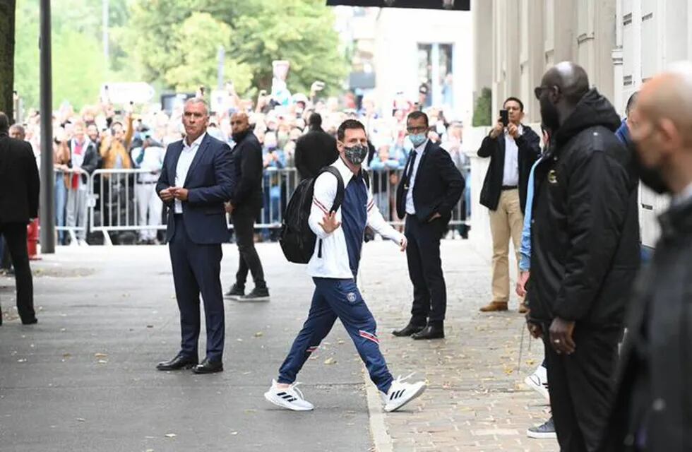 Messi llegó al hotel donde el PSG esperará hasta la hora del partido contra Reims, por la cuarta fecha de la Liga francesa.