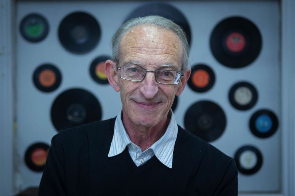 Salvador "El Flaco" Rincón falleció este fin de semana a los 74 años. Fue el primer DJ mendocino y parte fundamental en 6 radios mendocinas. Foto: Ignacio Blanco / Los Andes 