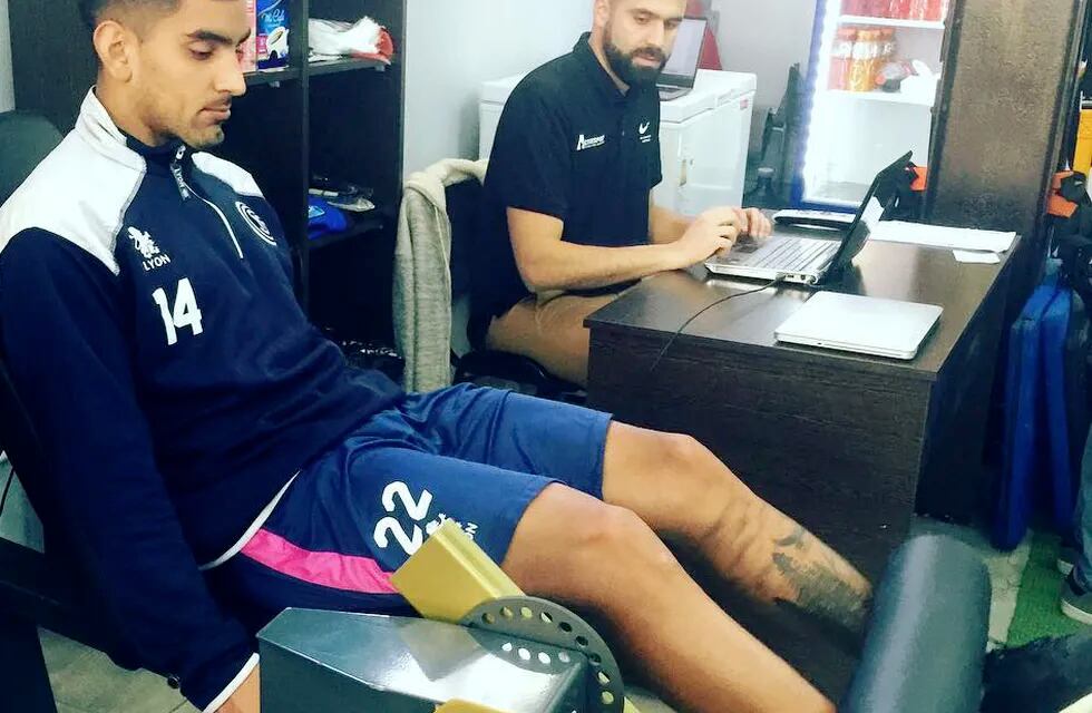 Cristian Galera, médico de Independiente Rivadavia, reconoce que “los jugadores deben aprender a cuidarse”.