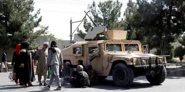 Jueves. Un doble atentado suicida en Kabul dejó al menos 73 muertos. AP