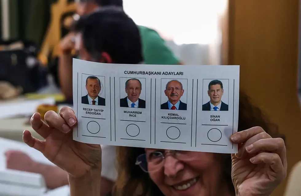 Con el 99% de las mesas escrutadas, Erdogán y Kiliçdaroglu irán a segunda vuelta el próximo 28 de mayo.