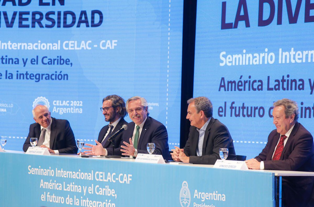 El presidente Alberto Fernández encabezó esta noche el panel de cierre del Seminario Internacional CELAC-CAF