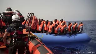 Migrantes en la costa de Túnez