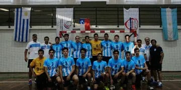 En Asunción, la Selección derrotó 26-25 a la verde amarela y sumó su octavo título continental. Video.