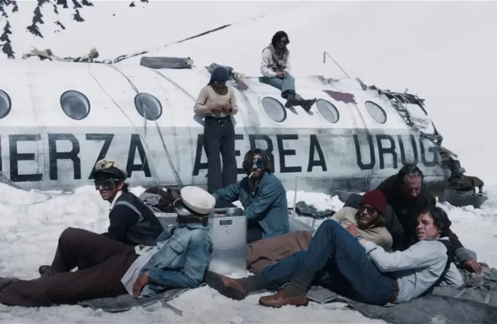 "La Sociedad de la Nieve", la película de Netflix que cuenta la historia de los sobrevivientes del avión uruguayo que se estrelló en Los Andes.