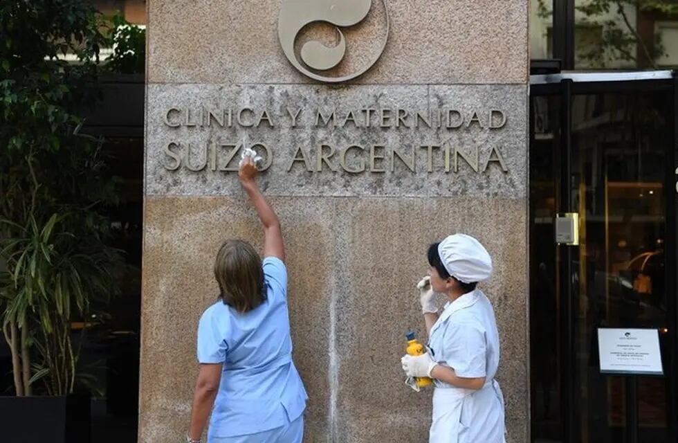El argentino con coronavirus continúa aislado y hay "máximo alerta" en la vigilancia