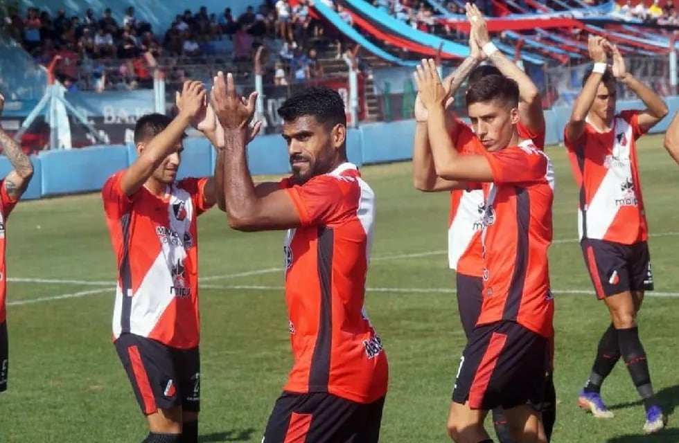Deportivo Maipú se vino a Mendoza desde Tandil con un empate (0-0).