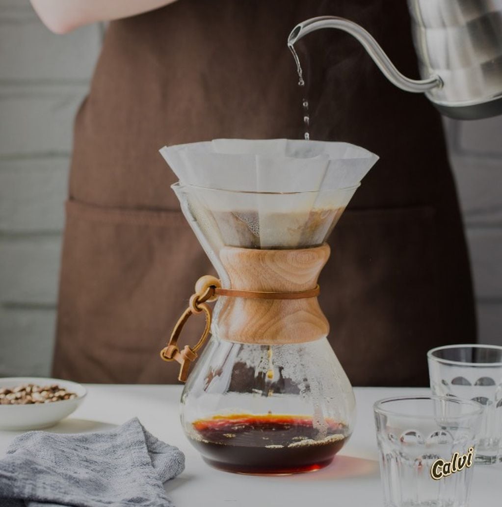 En el espacio de café, de la empresa familiar Calvi, se venderá no sólo granos y café molido, sino también cafeteras y otros accesorios. Foto: Instagram