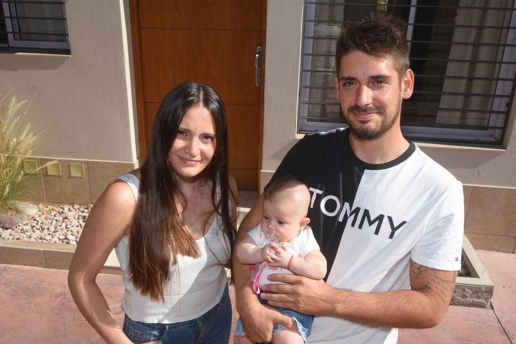 Felices. Paula Canillas y Rodrigo Bruera tuvieron a su primera hija en octubre.