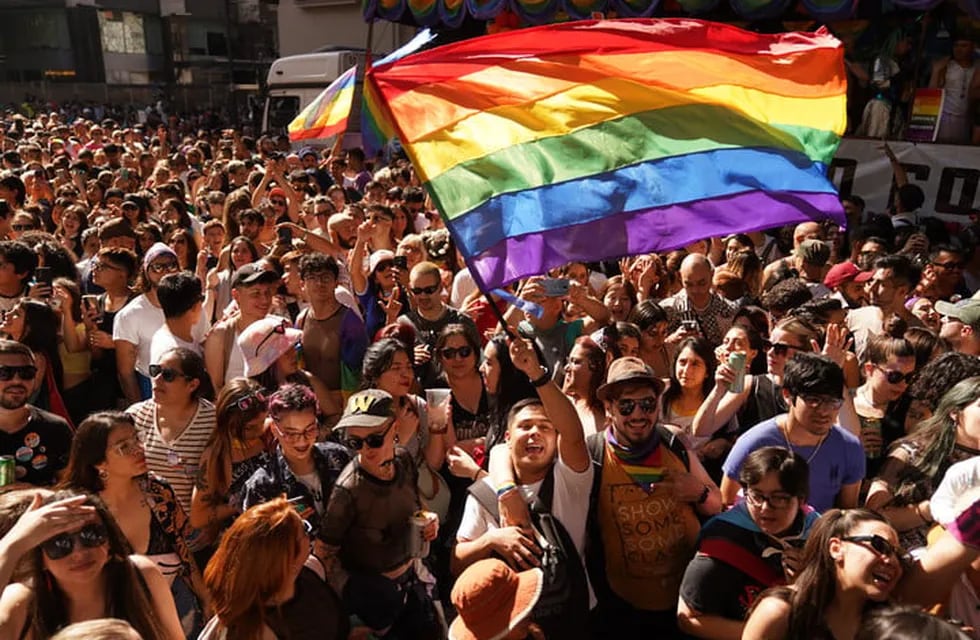 "La deuda es con nosotres", era la consigna de la Marcha del Orgullo 2022. Foto: Gentileza Clarín