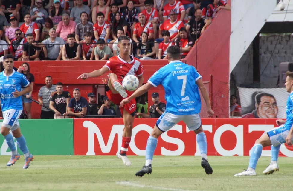 Agustín Manzur fue transferido a Guaraní de Paraguay / Prensa Deportivo Maipú.