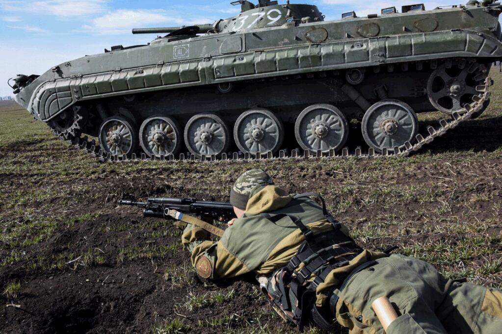 Alarma. Los movimientos militares en la franja fronteriza entre Rusia y Ucrania tienen en vilo al mundo diplomático y político. (AP)
