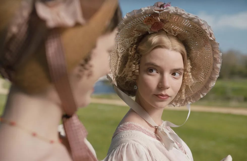 Annya Taylor-Joy encantadora en esta película de época que se llama Emma. y es la adaptación de la novela de Jane Austen.