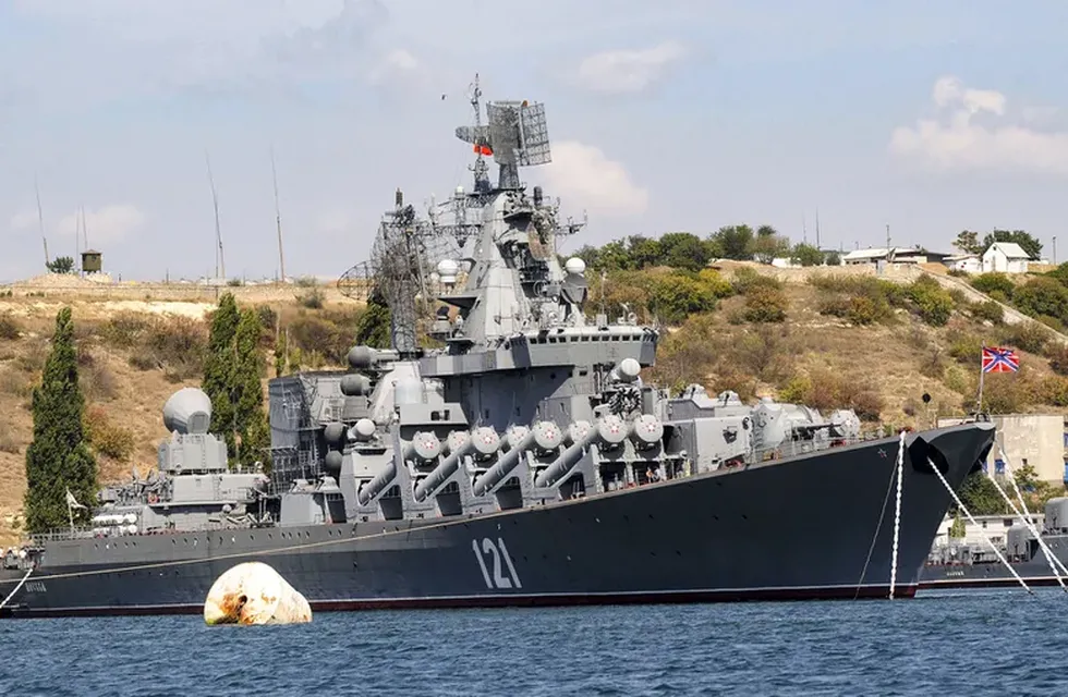 El crucero insignia ruso Moskva, fue hundido por misiles ucranianos.