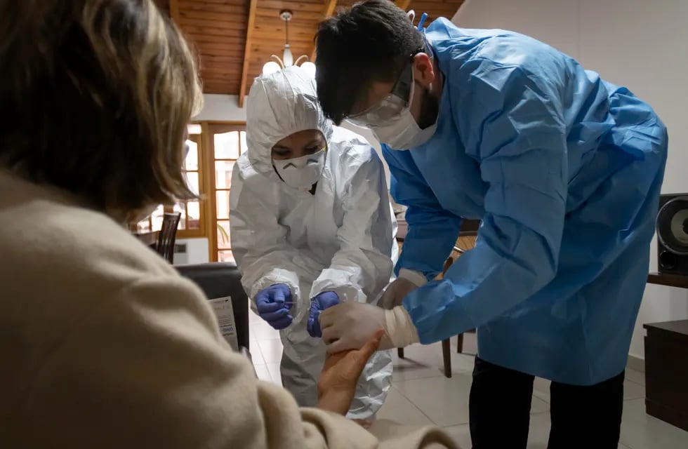 La provincia continúa registrando un elevado número de contagios diarios - Ignacio Blanco / Los Andes