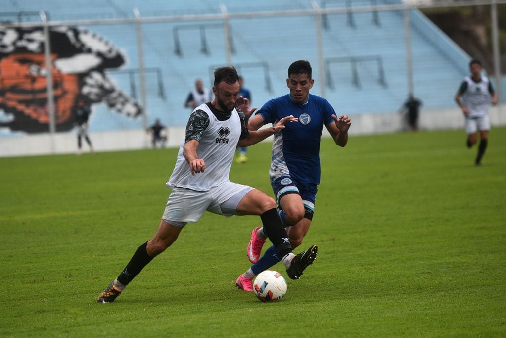 El Bodeguero se enfrentó con Belgrano en Alberdi y mañana juega con Estudiantes en Río Cuarto. (Pedro Castillo / La Voz)