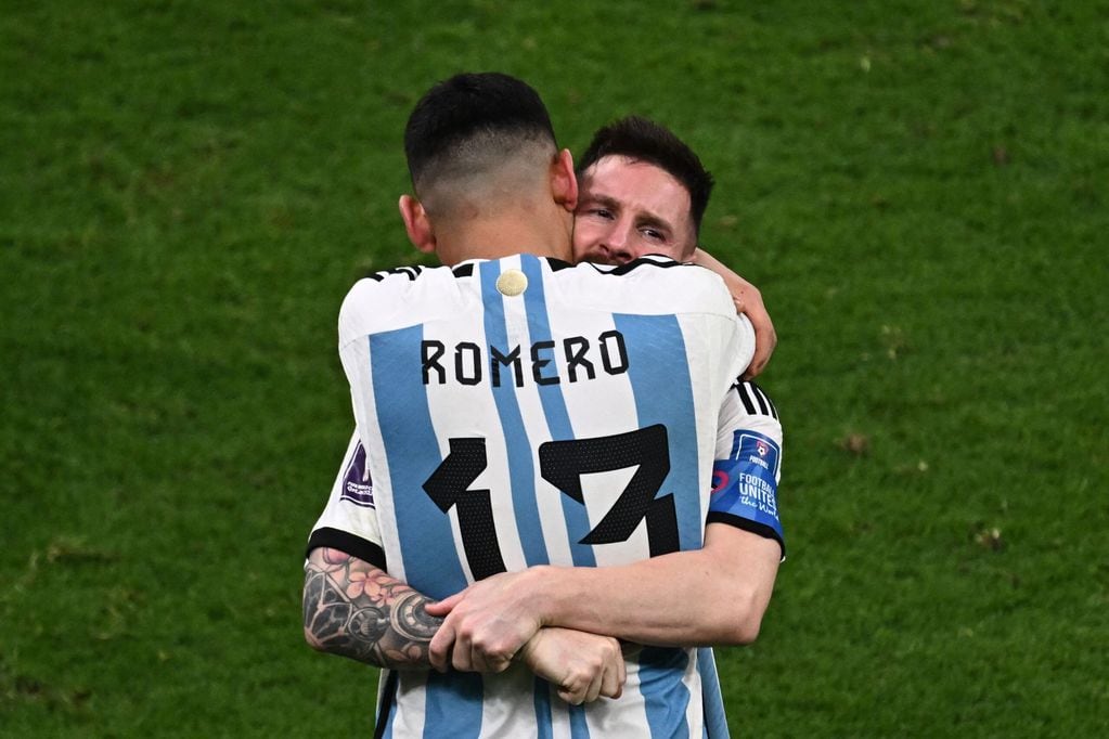 Cuti Romero y Lionel Messi, dos fundamentales de la Selección Argentina. (AP)