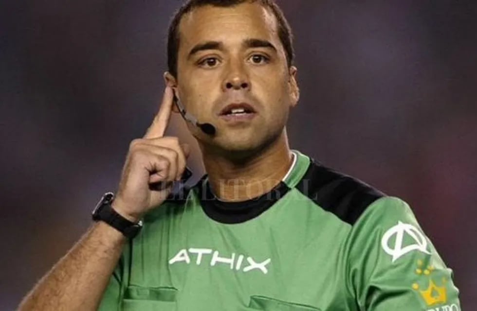 Diego Ceballos fue designado para manejar el VAR en el partido de Velez y Rosario Central. / Gentileza.